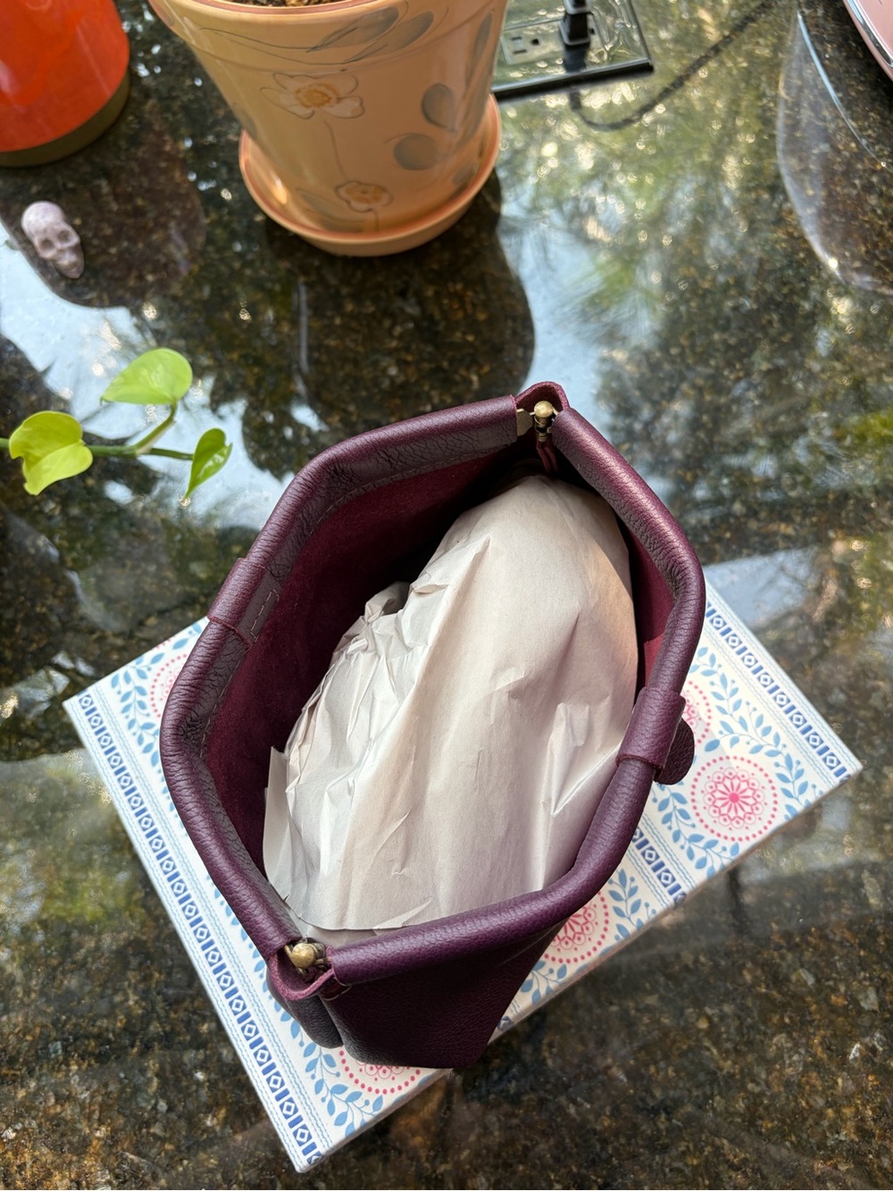 Portland Leather Plum Famed Frame Pouch - Picture 6 of 9